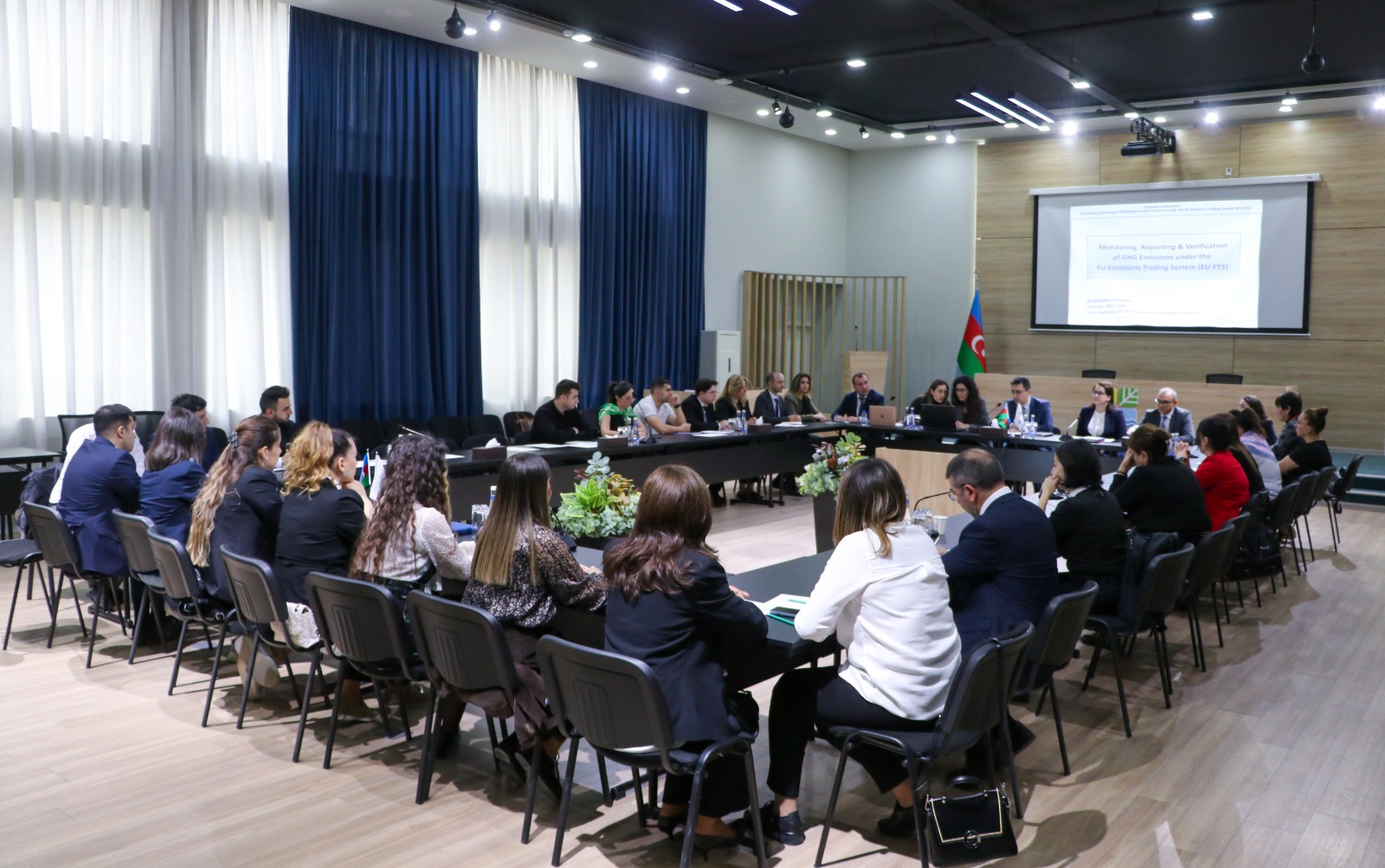 İstixana Qazlarının Emissiyalarının (İXQ) monitorinqi, hesabatı və verifikasiyasına dair seminar keçirilib.