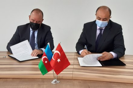 Azərbaycan Standartlaşdırma İnstitutu ilə PGM Layihə Müfəttişliyi Mühəndisliyi və Keyfiyyətə Nəzarət Xidmətləri Sənaye Ticarət Limited Şirkəti arasında anlaşma memorandumu imzalanmışdır.