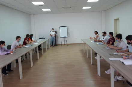 “Azərbaycan Standartlaşdırma İnstitutu” publik hüquqi şəxsin əməkdaşlarına standartlaşdırma terminologiyası üzrə ingilis dili təlim kursları təşkil edilmişdir.