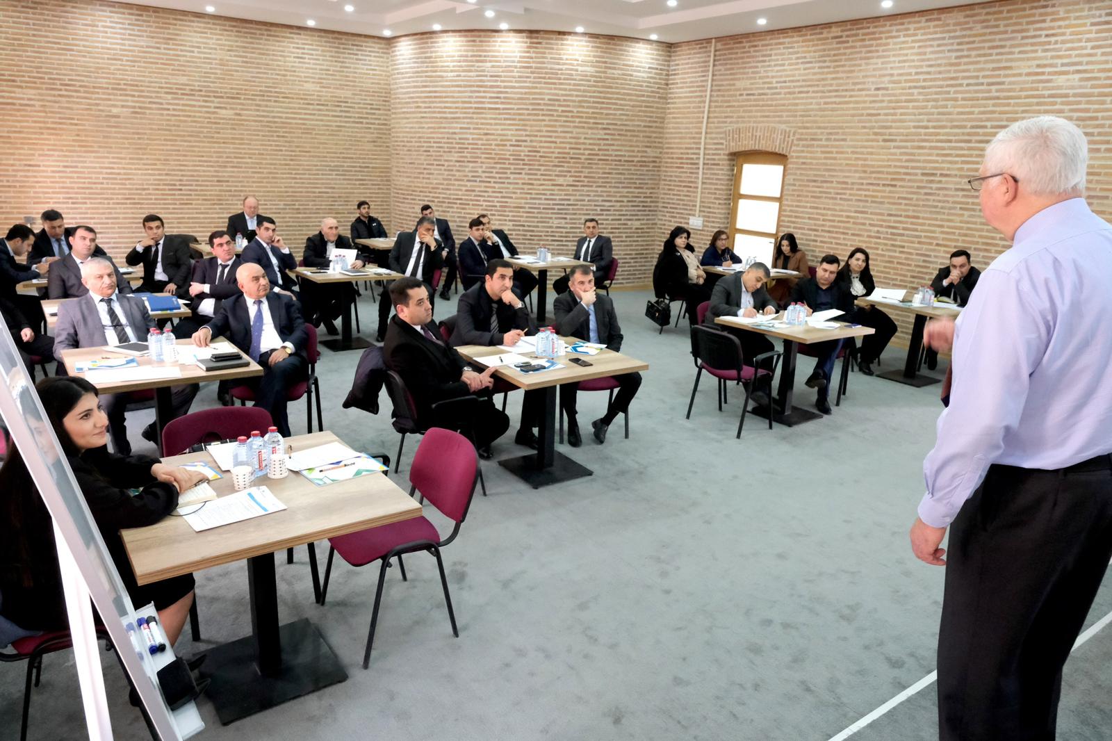 İdarəetmənin təkmilləşdirilməsi ilə bağlı seminar keçirilib